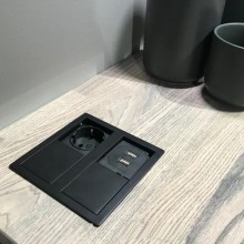 Контакт за вграждане VERSA HIT  DUO  1Shuko_2USB черен